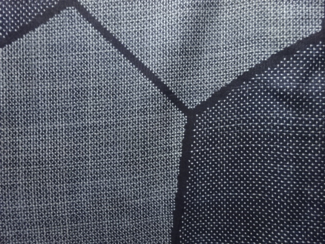 JAPANESE ANTIQUE KIMONO / SILK / OSHIMA TSUMUGI / DOROZOME / WOVEN KIKKO 